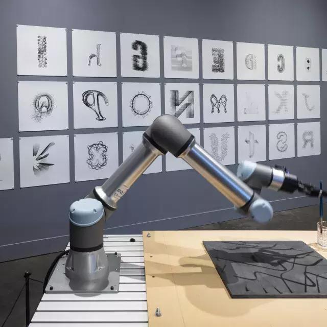Mr. 机器人，2024，工艺设计博物馆. Foto di Henrik Kam.